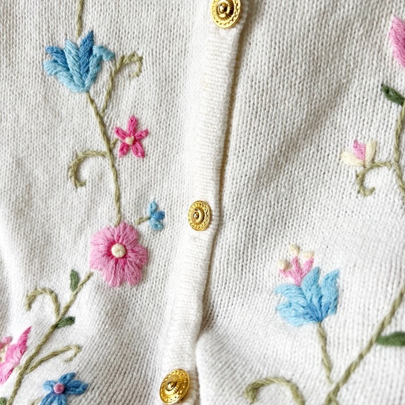 Vintage floral garden embroidered and beaded sweater vest - Picture 8 of 9